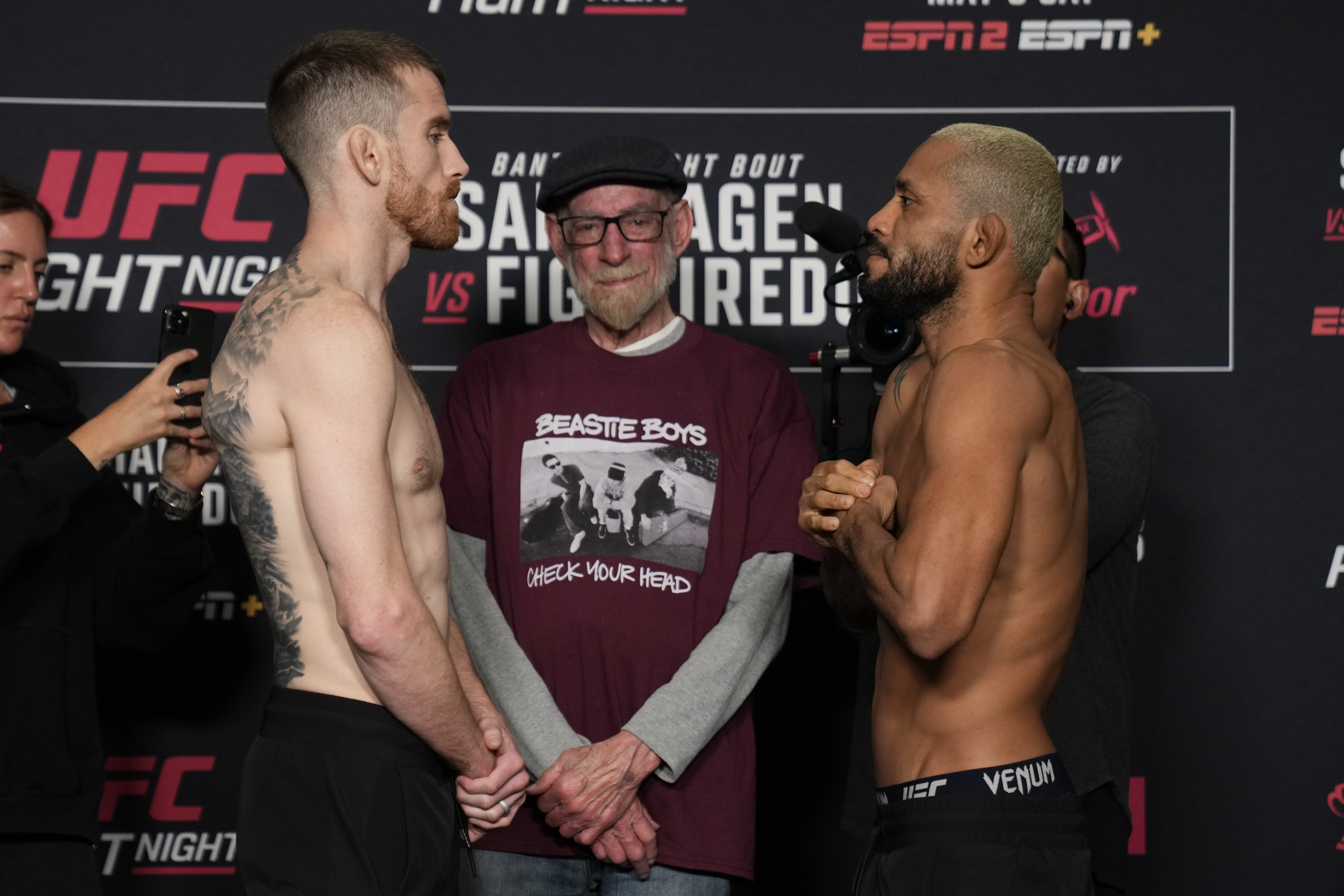 Cory Sandhagen and Deiveson Figueiredo at UFC Des Moines